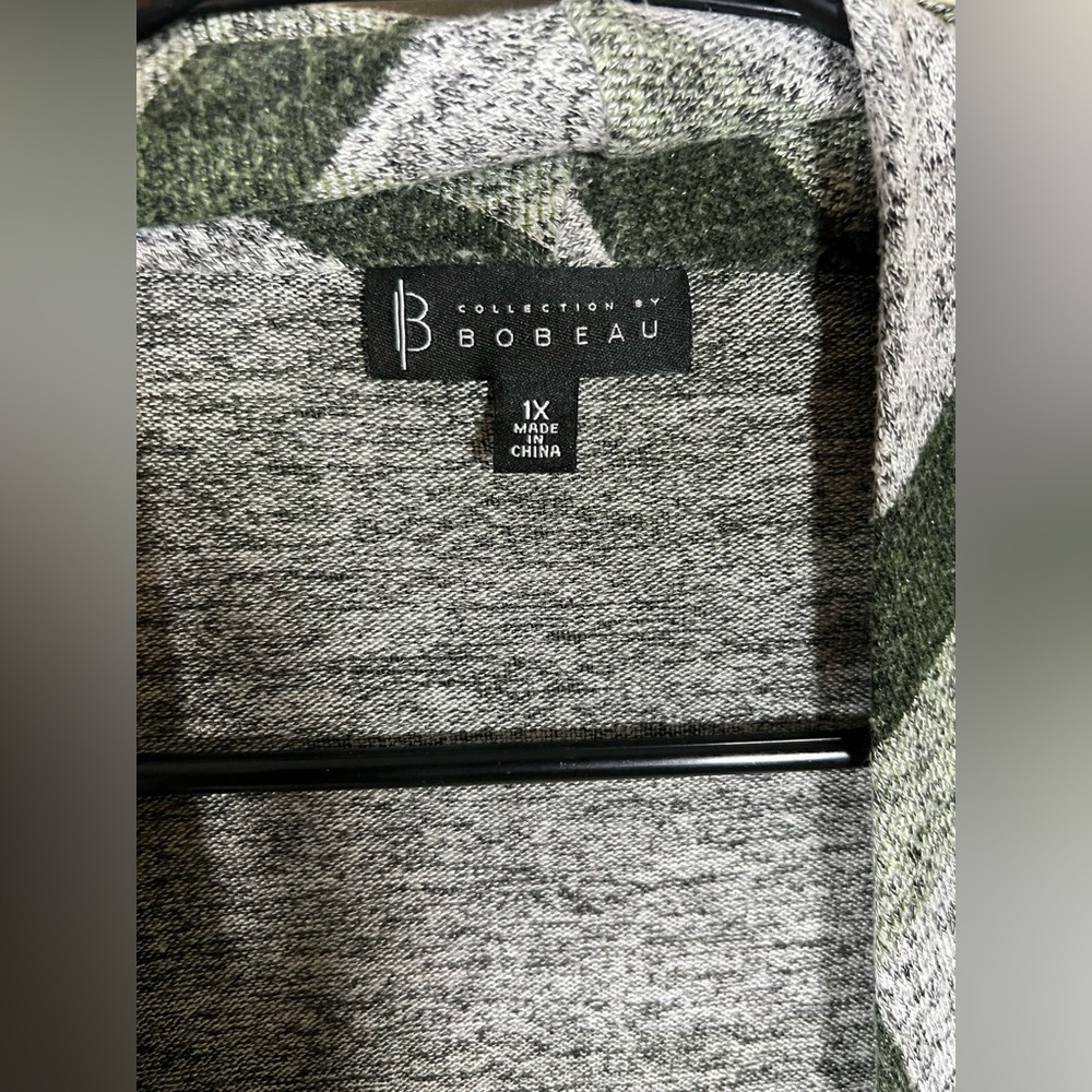 Bobeau Gray and Green Plaid Open Front Cardigan, 1X - Picture 4 of 5